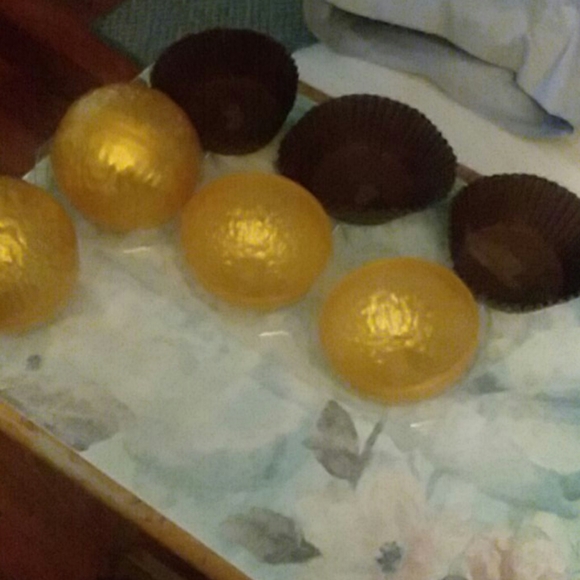 Golden Candy Balls - Picture 3 of 7